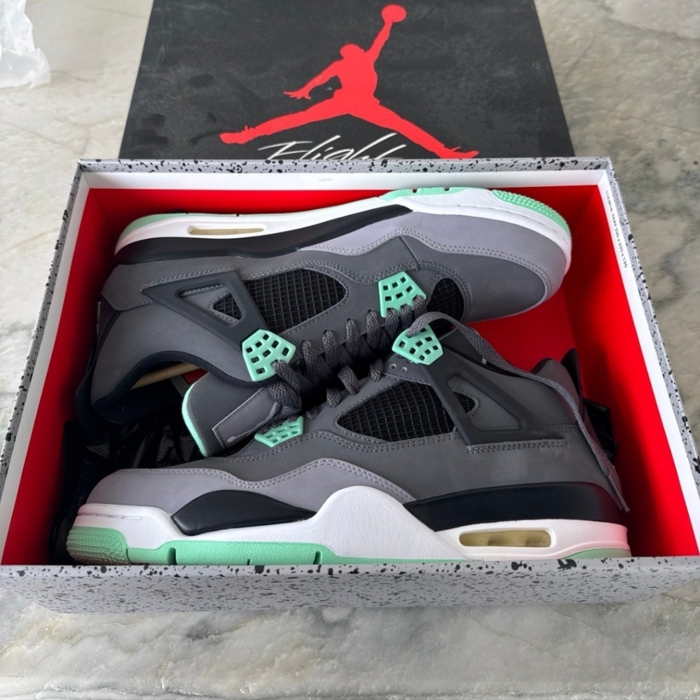 Nens Jordan's retros 4